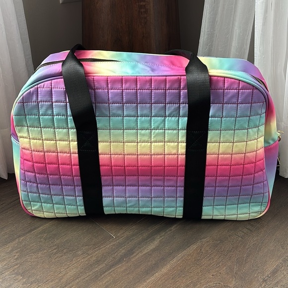 Olivia Miller Rainbow Tote,quilted,hand & crossbody strap,zip top,water resist - Picture 6 of 11
